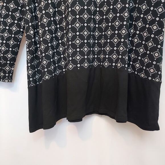 J. JILL Wearever Collection Black White Gray Geometric Pattern Tunic Blouse Top - Picture 4 of 7